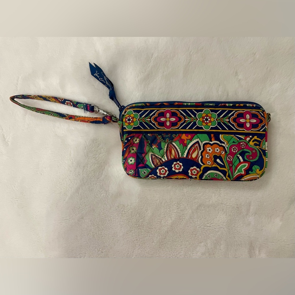 Vera Bradley Wristlet. Great condition!